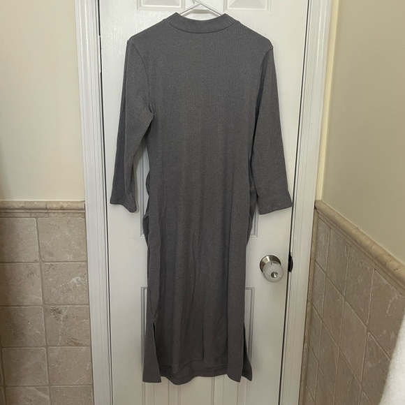 Old Navy Maternity Dresses - Picture 4 of 7